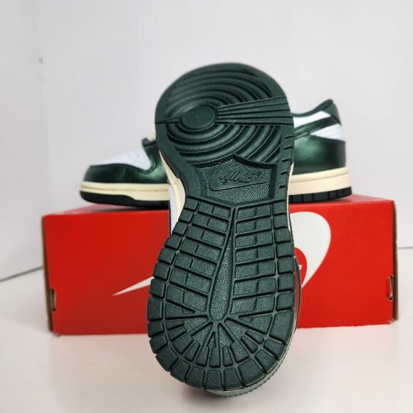Nike Dunk Low Vintage Green Size 6.5 Women - Picture 3 of 7